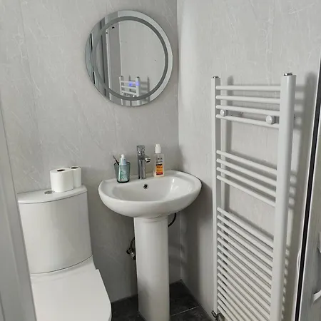 Single With Ensuite In Dundrum Close To Public Transportation منزل للإقامة دبلن